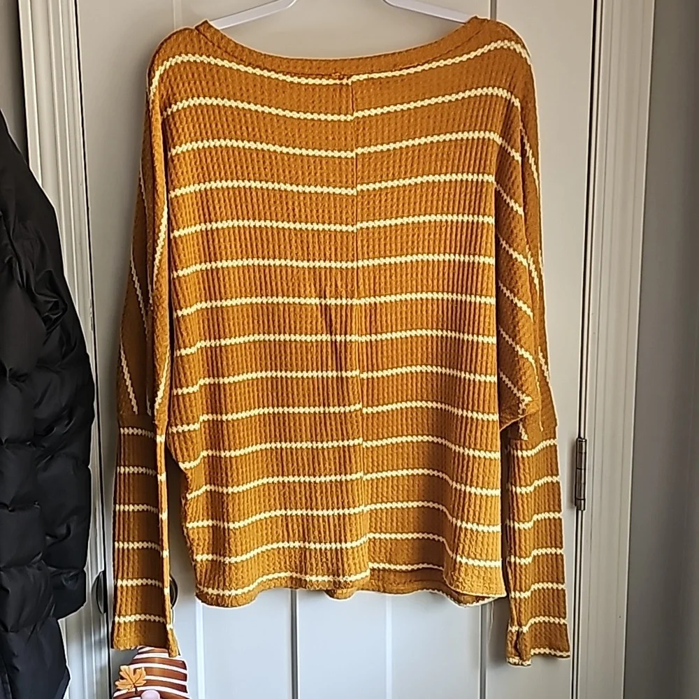 Womens BiBi waffle print long sleeve top. Mustard and white. Sz medium - Picture 4 of 4
